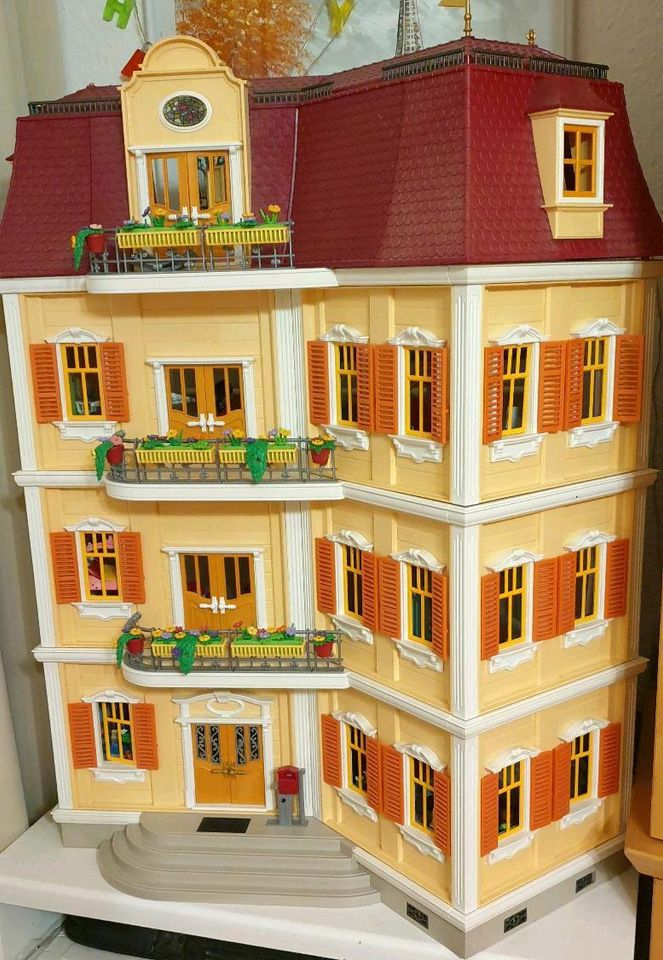 Playmobil mein großes Puppenhaus 5302 mit viel Zubehör in Lüneburg