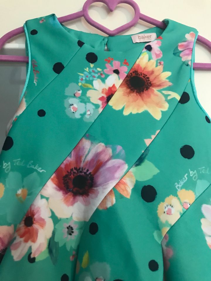 Kleid Mädchen, Gr. 122/128, Ted Baker, grün-bunt in Augsburg