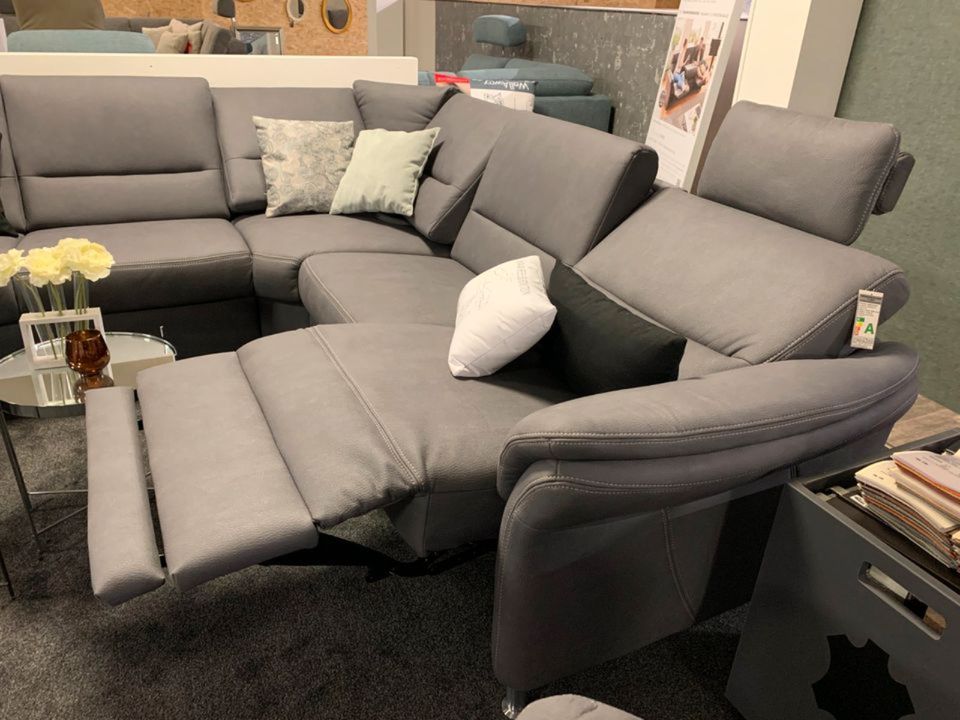 Garnitur/Wohnlandschaft/Couch/Sofa/U-Couch statt 4.440€ in Westoverledingen
