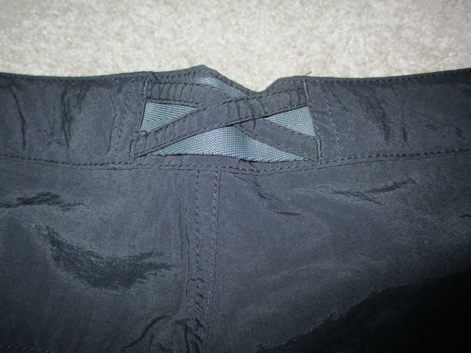schwarze Shorts in Gr. XL in Blankenfelde-Mahlow