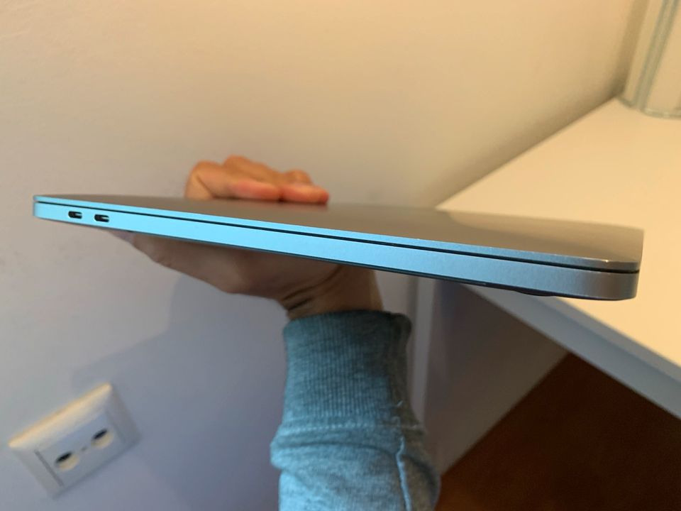 MacBook Pro 13 Zoll - 2018 i7 16gb RAM 256gb - English Keyboard in München
