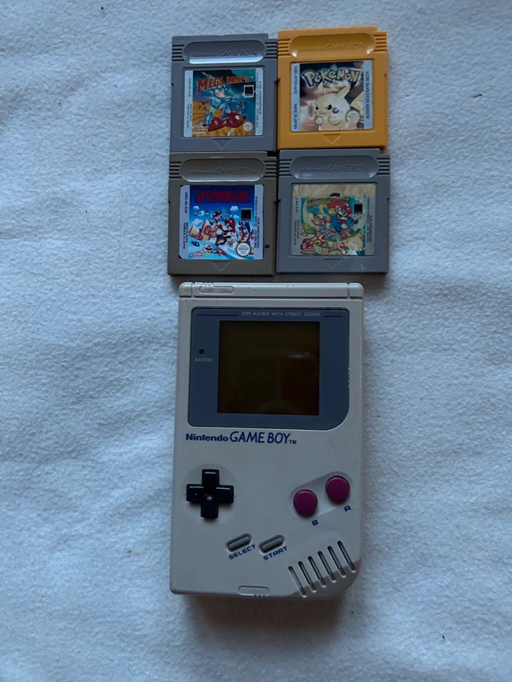 Game Boy Classic + 8 Spiele in Bremen