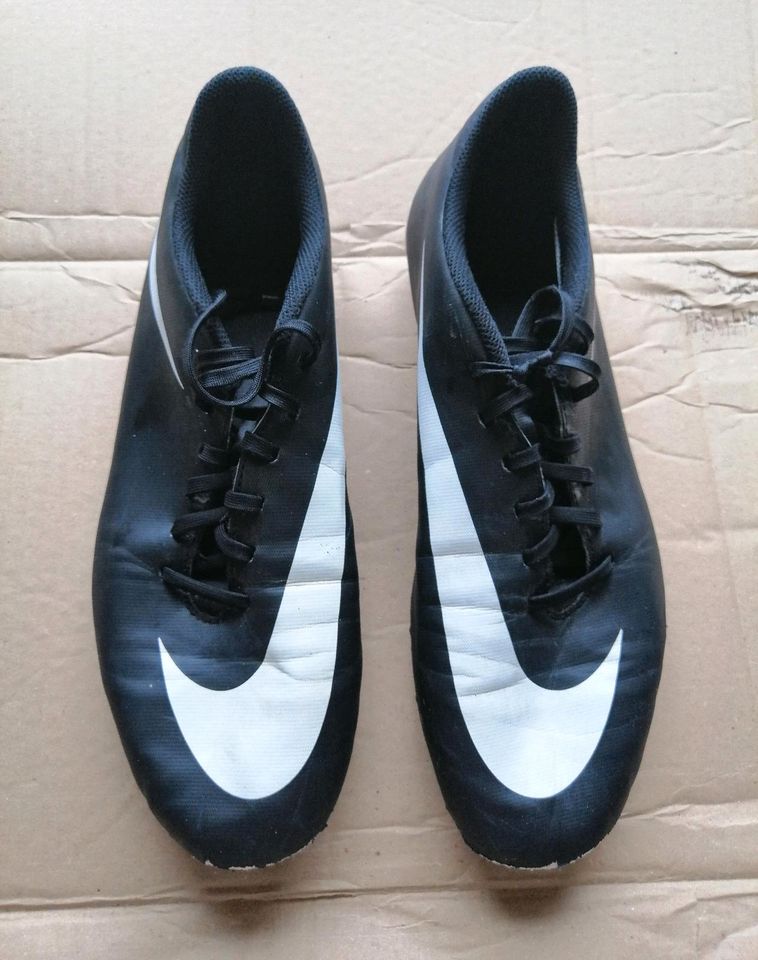 Nike Fussball Schuhe Gr. 44 UK11 in Pinneberg