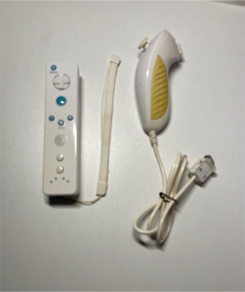 Wii Remote + Nunchuk Controller Weiß in Cottbus