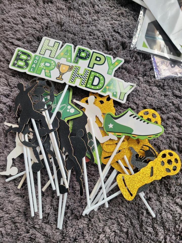 Fussball 12 Jahre torte geburtstag muffins dekoration fussball in Neuss