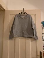 Grauer COS Pullover V-Ausschnitt, Sweater, Pulli Danish Style Pankow - Prenzlauer Berg Vorschau