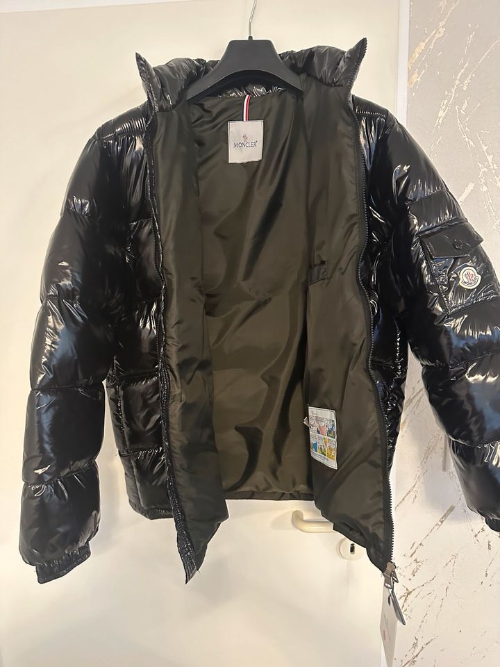 Moncler Jacke mit Daunenjacke in Hiddenhausen