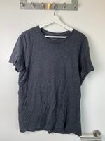 Graues T-Shirt (GAP / Gr. M) Niedersachsen - Burgdorf Vorschau