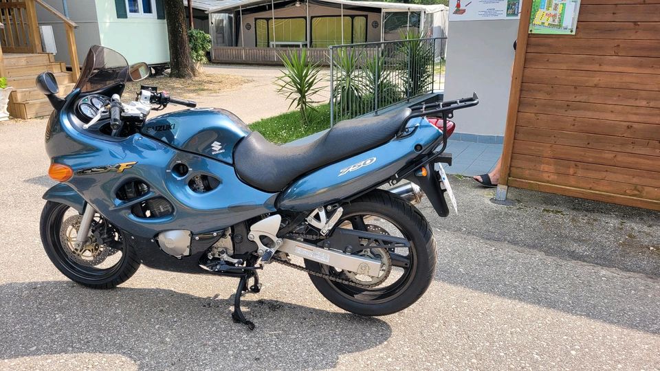 SUZUKI GSX 750 F in Erlangen