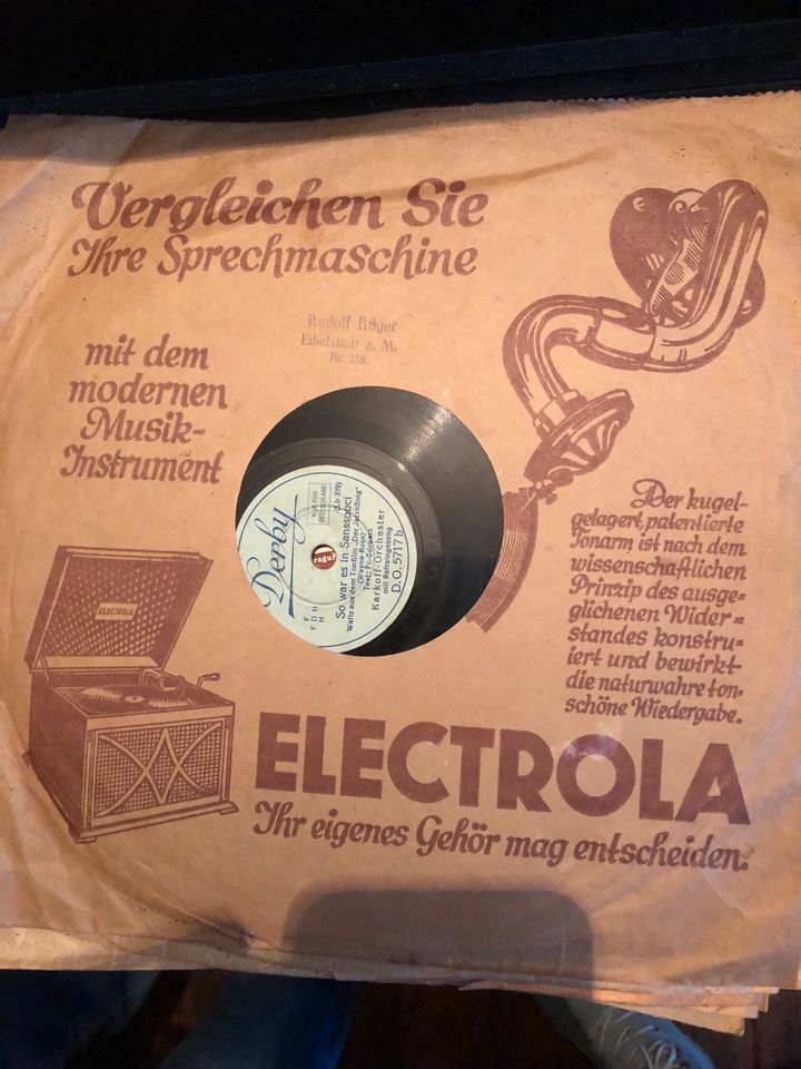 Altes Grammophon inkl. 34 Platten in Eibelstadt