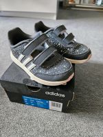 Adidas Kinderschuhe Sneaker Turnschuhe / Gr. 27 Kr. München - Oberschleißheim Vorschau