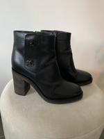 Chanel Stiefeletten Boots 38,5 Saarbrücken - St Johann Vorschau