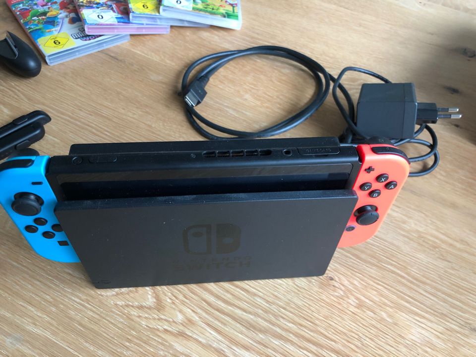 Nintendo Switch mit OVP + 2 Spiele: Mario Kart und Mario Bros. in Obersulm