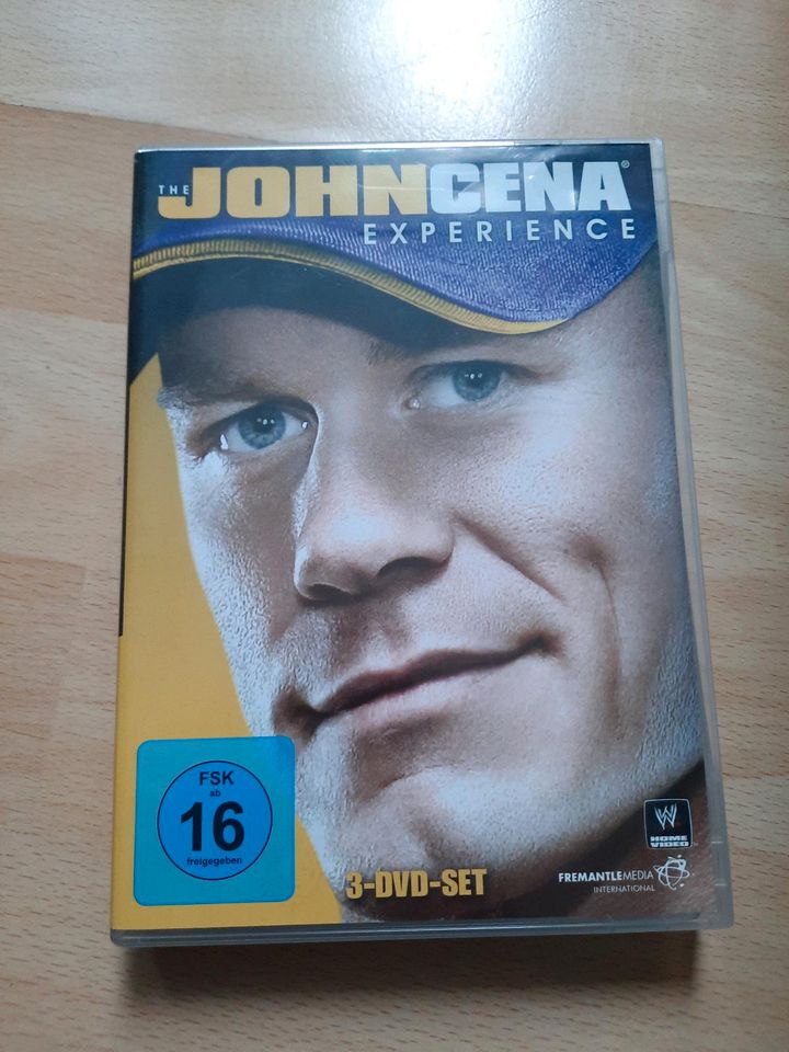 WWE Wrestlemania DVDs plus Buch als Paket!! in Essen