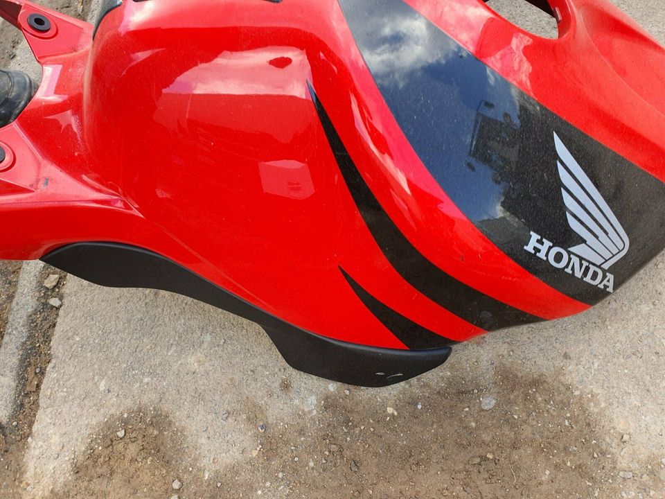 Honda CBR 1000 RR Fireblade Sc57 Tankhaube rot schwarz in Düren