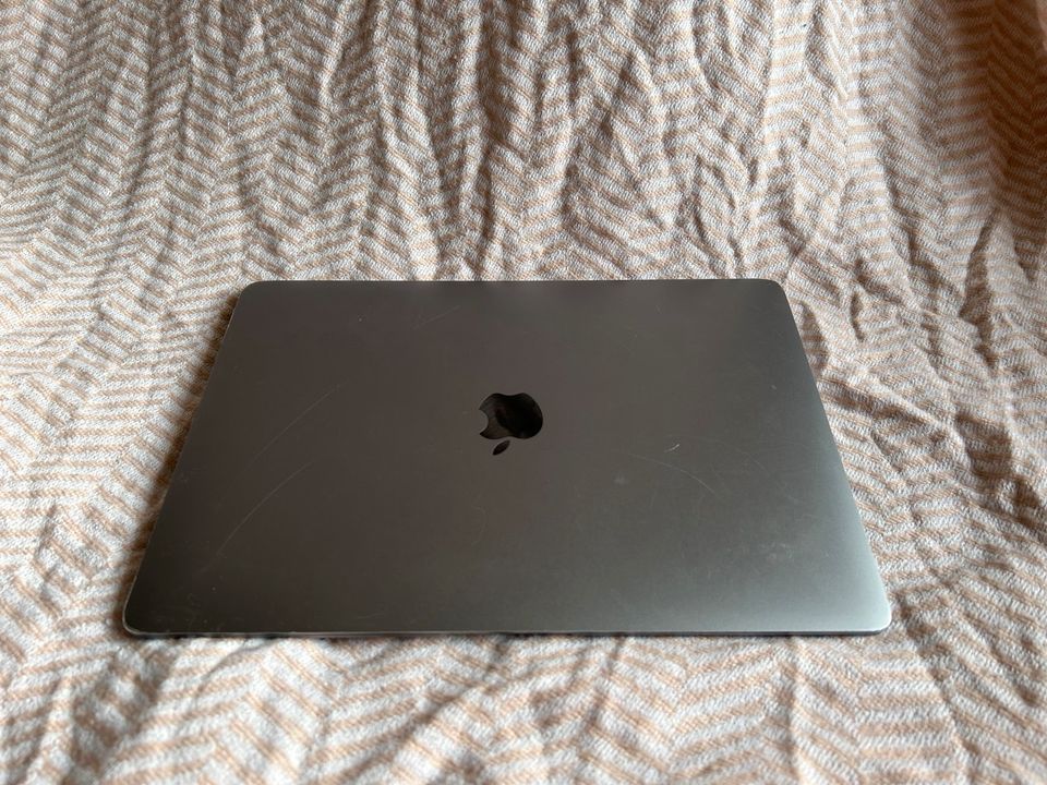 MacBook Air 2019 i5 8GB 128SSD in Dortmund