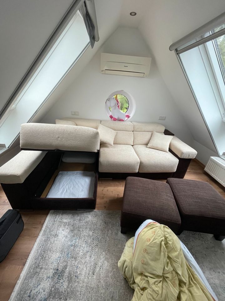 L-Couch 2,00m breit + 2 Hocker in Oberhausen
