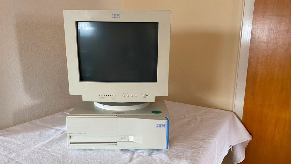 IBM Personal Computer 330 mit Bildschirm 2248-02N in Gärtringen