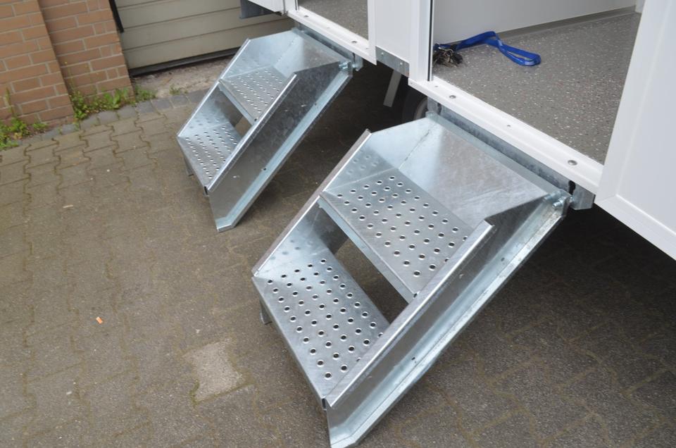 PKW Anhänger NEU 1300 Kg Toilettenwagen 2 Abteile Waschbecken in Bielefeld