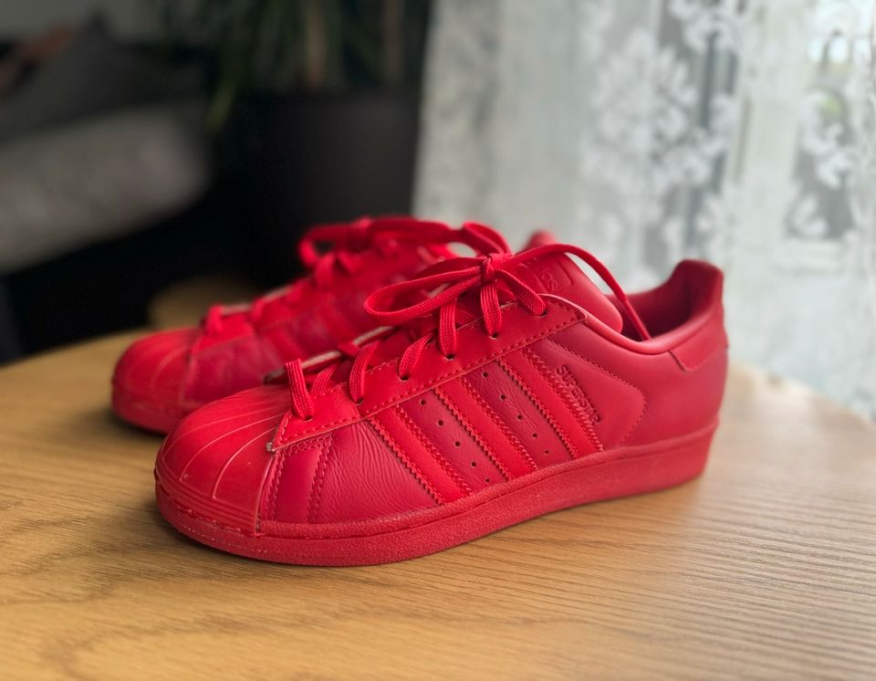 ADIDAS ORIGINALS SUPERSTAR GLOSSY TO W "RAY RED" in Kaiserslautern