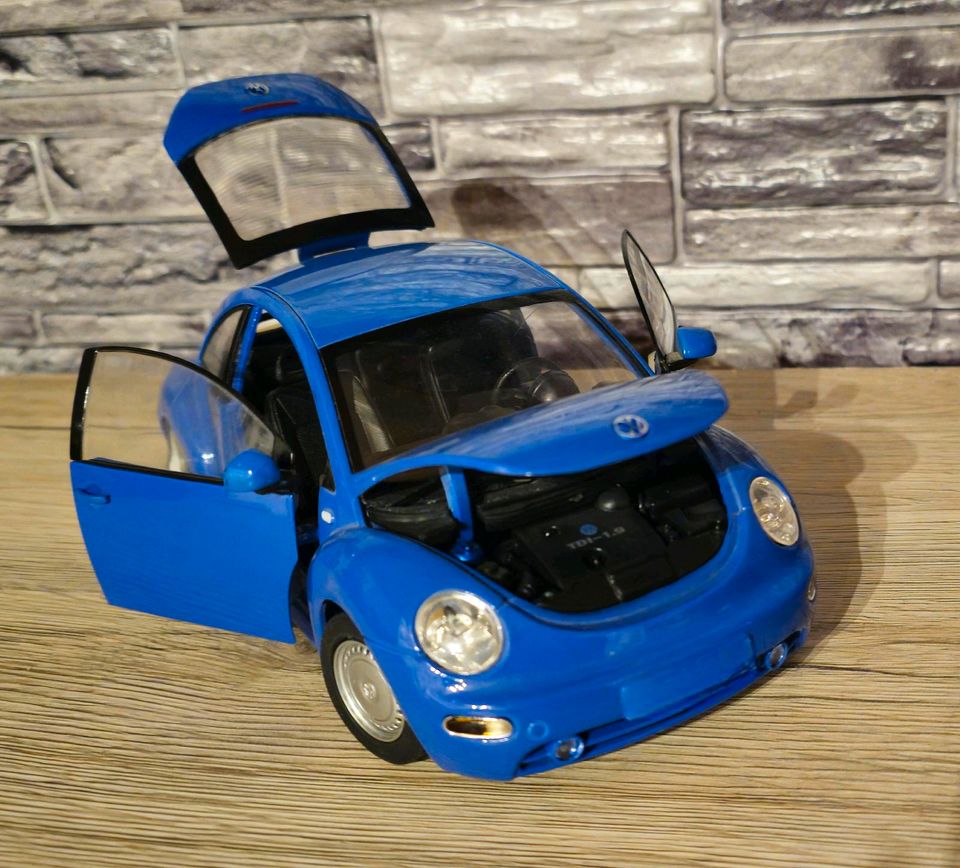 Modellauto VW BEETLE 1:18 in Viechtach