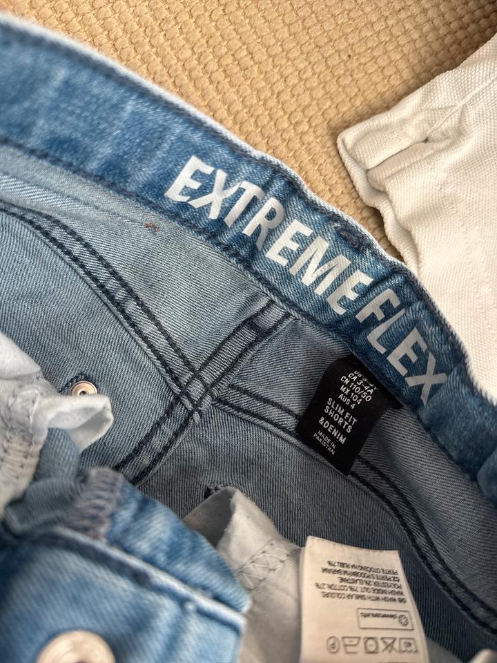 Paket Shorts & Polo Shirt Gr. 104/110 - Levi’s, H&M, OshKosh etc. in Rüsselsheim