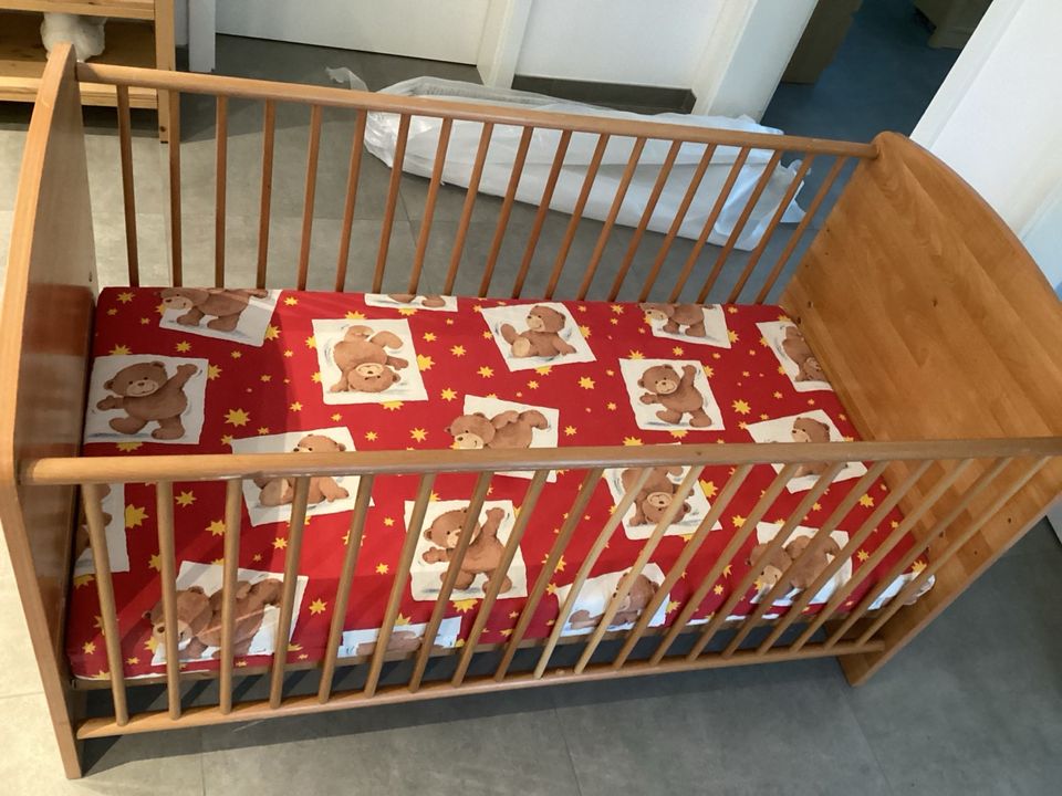 Babybett verstellbar in Erkelenz