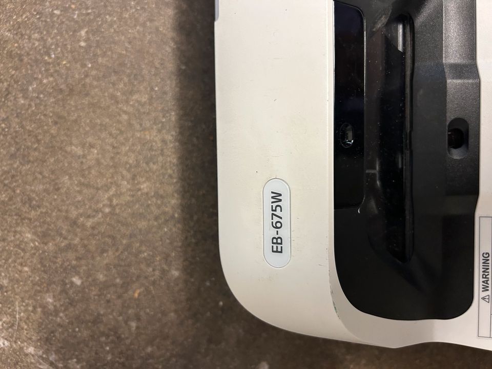 EPSON-EB-675W inkl. Kabel und Wandhalterung in Krefeld