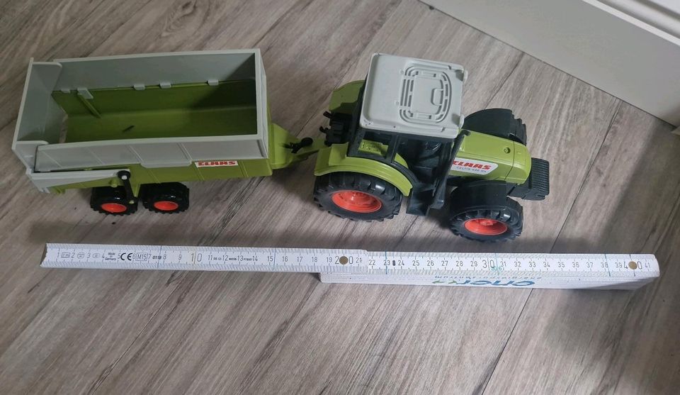 Claas Traktor Celtis 446 RX mit Anhänger in Hanau