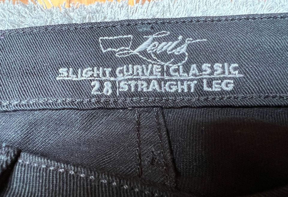 Levi Strauss Jeans Slight curve Classic Gr. 28 wNEU schwarz in Philippsthal (Werra)