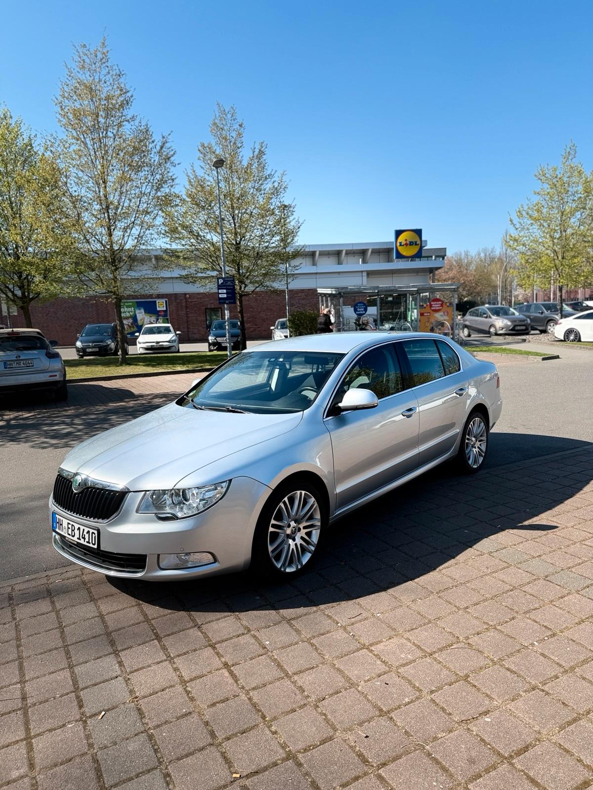 Abbildung des Autos Skoda Superb.Top Zustand…