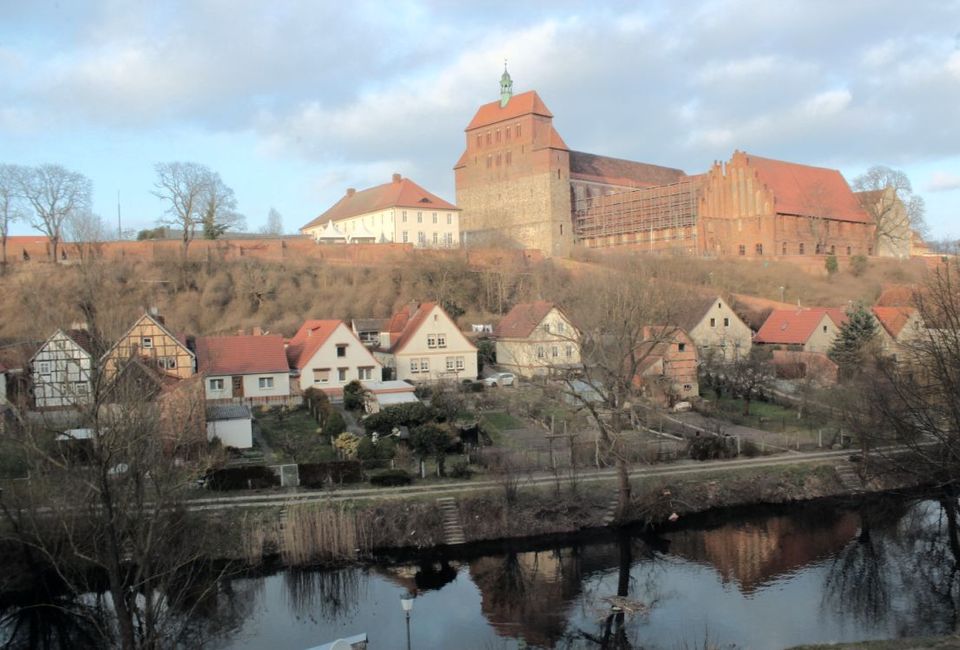 drei Wohnungen auf der Insel Havelberg, Grundstück mit Auffahrt ***** in Havelberg