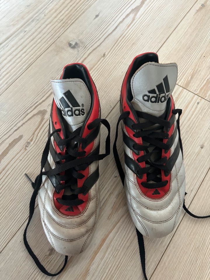 Adidas Fußballschuhe Größe 40 in Kerpen
