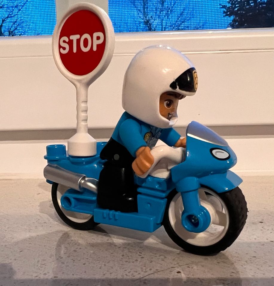 Lego Duplo Polizist mit Motorrad in Vorwerk bei Tarmstedt