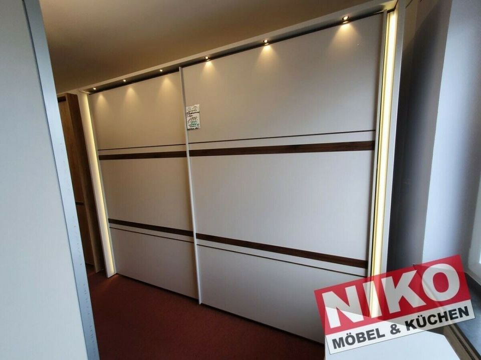 IMOLI Kleiderschrank 300cm Wiemann AUSSTELLUNGSSTÜCK by NIKO in Rheine