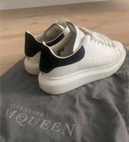 Alexander McQueen Sneakers Oversized Schuhe 37 weiß schwarz gold Berlin - Mitte Vorschau