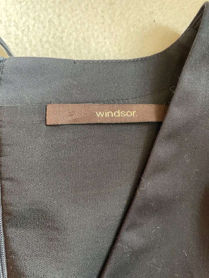 Windsor Kleid dunkelblau Gr 40 in München