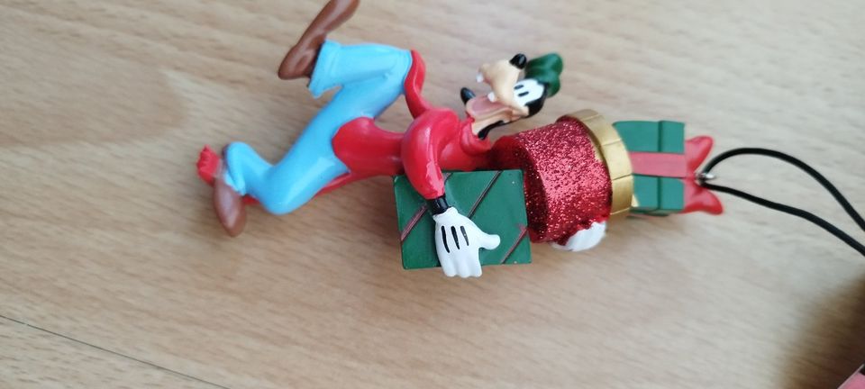 "Happy Holidays" Goofy mit Weihnachtgeschenken  Kurt S. Adler(Dis in Querfurt