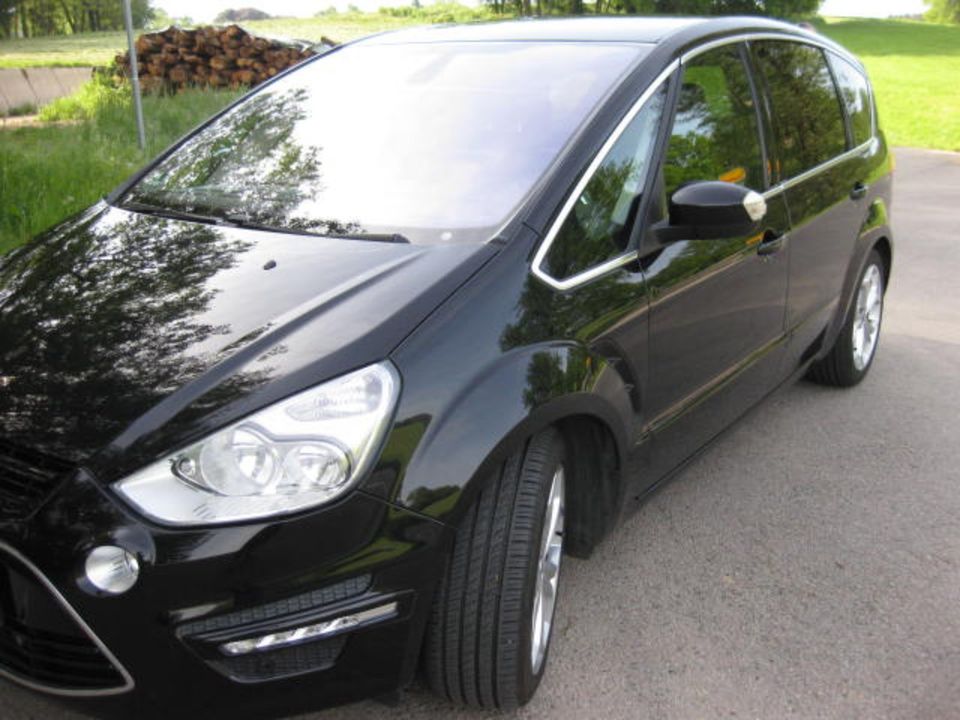 FORD S-MAX Titanium in Bruck