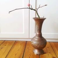 Verzierte Vase aus Metall (gebraucht; 29,5 cm hoch) Berlin - Charlottenburg Vorschau