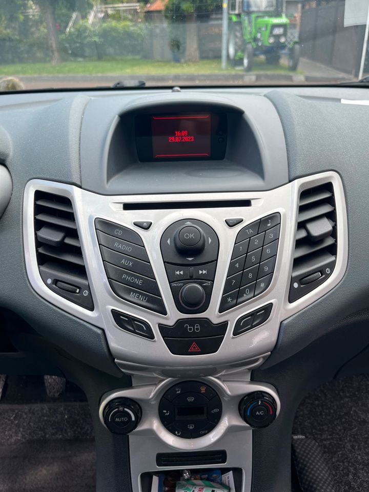 Ford Fiesta Titanium*Unfallfrei*Klima*Bluetooth&Freisprech* in Limburg