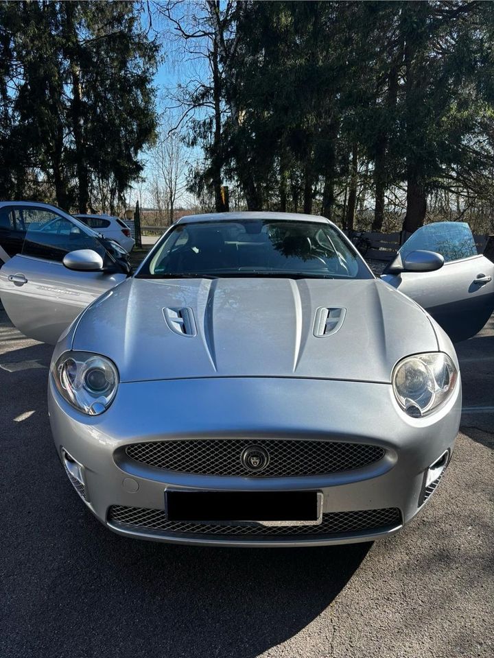                     Jaguar XKR Coupé -