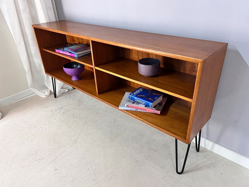 Teak Bücherregal Sideboard Flurregal Hairpinlegs Upcycling Vintage in Berlin