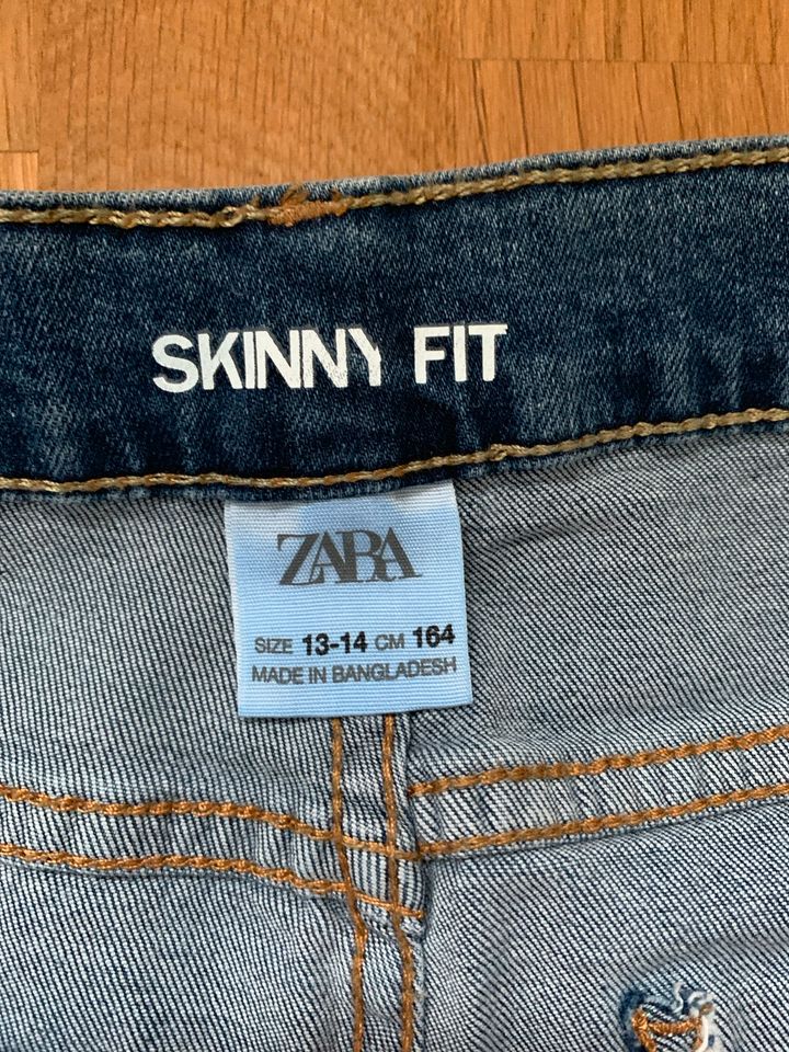 Jeans von ZARA Gr. 164 blau für Jungen in Greifswald