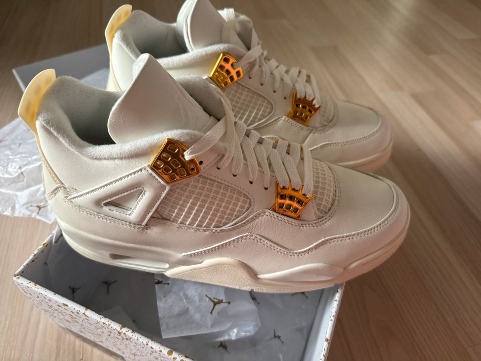 Neue WMNS Air Jordan 4 Retro Gold Gr 43 in Suderburg