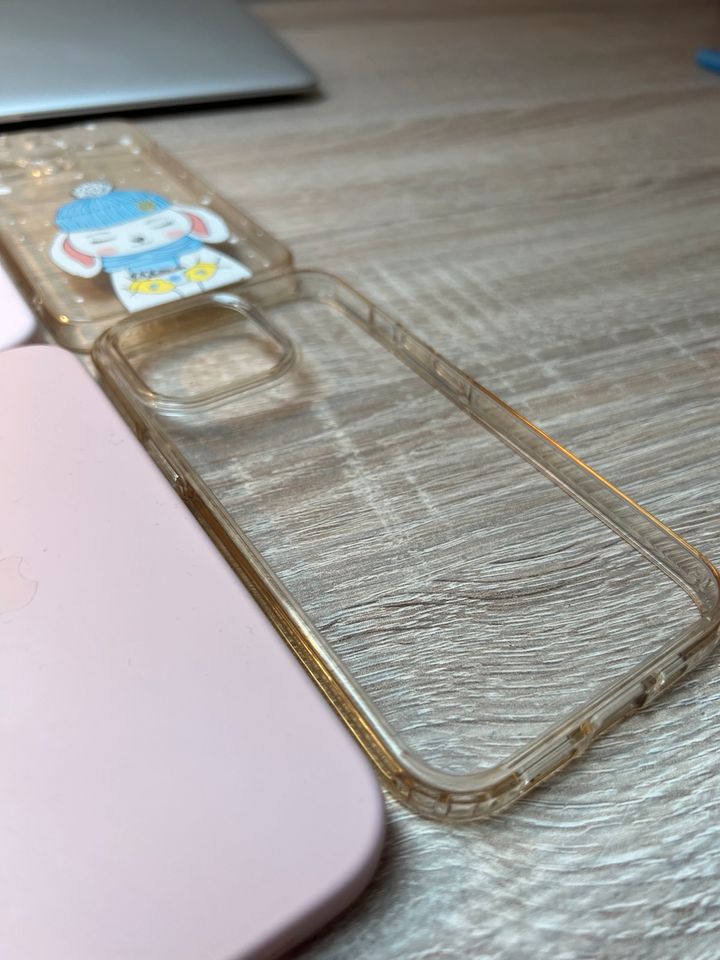 IPhone 13 Pro Handy Hüllen 4 Stück in Sindelfingen