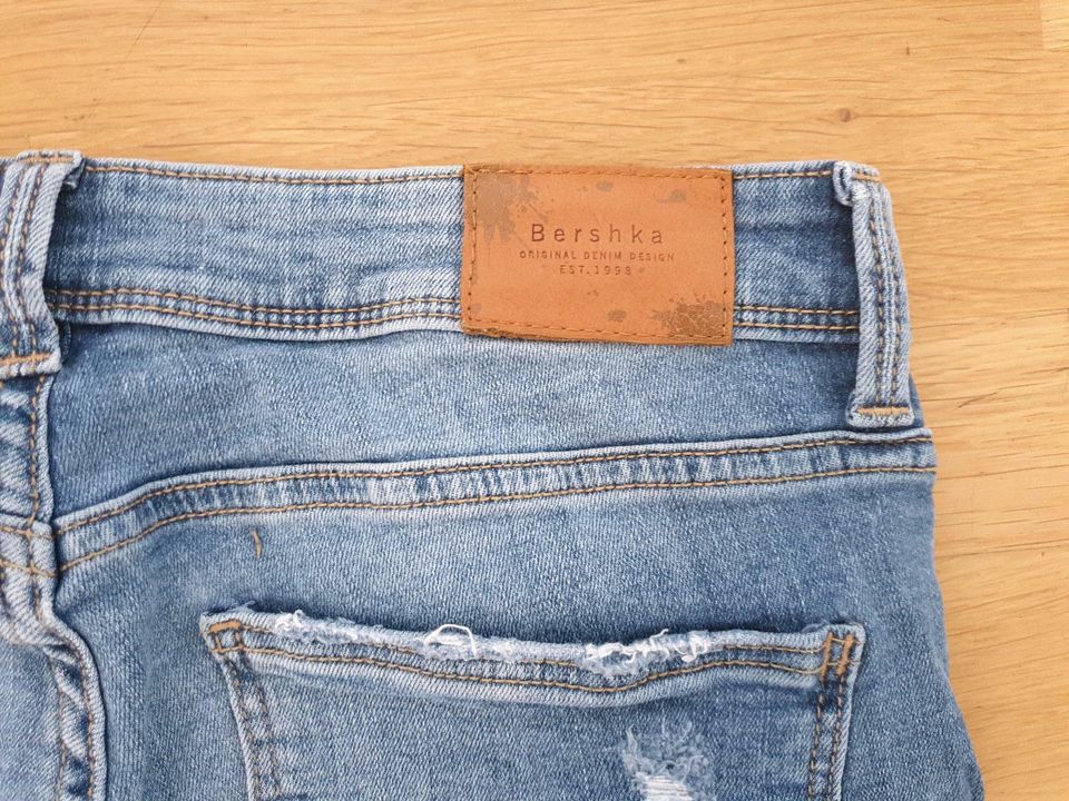 Bershka Jeans Gr. 38, skinny low waist, used look in Weil der Stadt