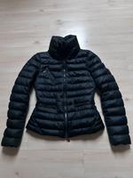 Moncler Daunenjacke figurbetont XS in schwarz Puffer Jacke S Frankfurt am Main - Ostend Vorschau