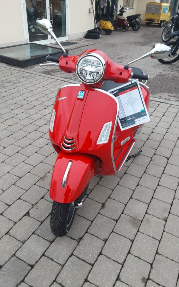 Vespa GTS 125 super Model 2023 Neufahrzeug sofort verfügbar. in Petting