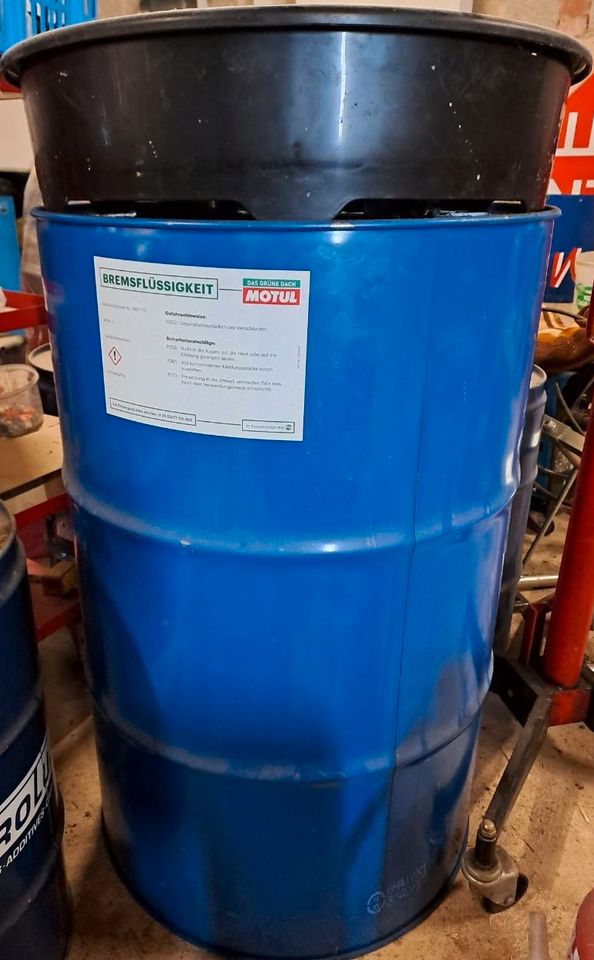 5 Fässer 210 Liter blau, Speziell für Entsorgung, fast neuwertig in Forchtenberg